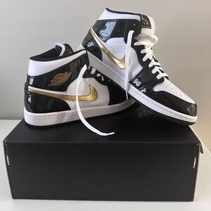 Air Jordan 1 . Black and Gold